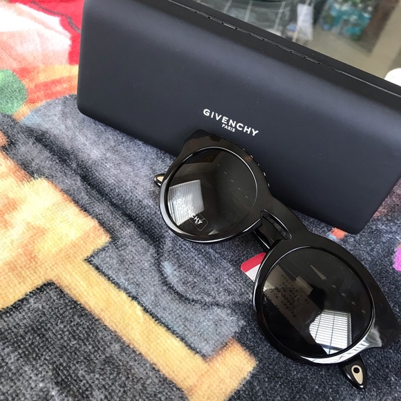 SOLD ‼️NWT Givenchy Glasses - Picture 6 of 8